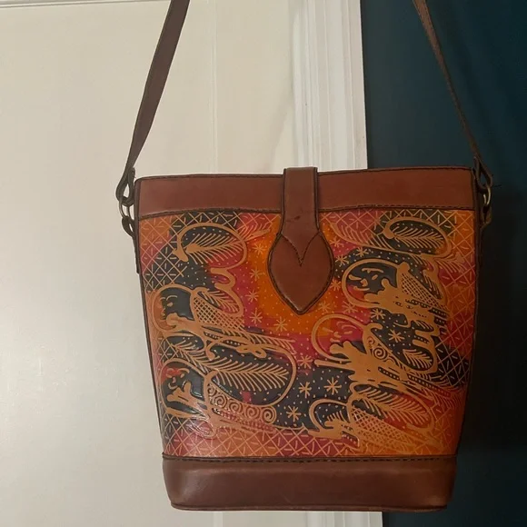 Vintage Artisan Leather Crossbody Bag - Picture 5 of 16